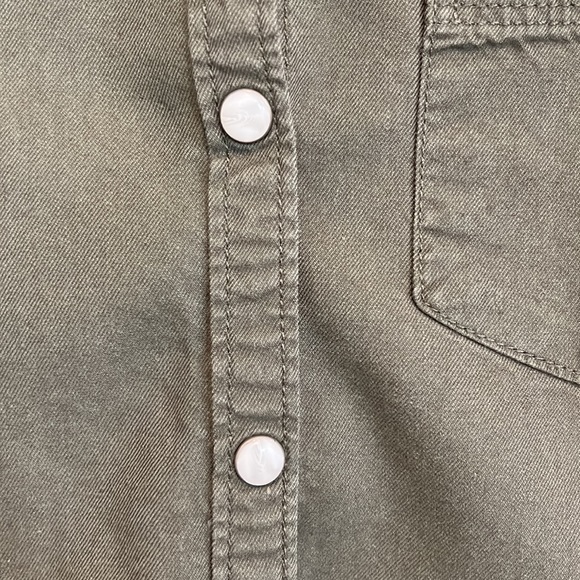Tractr Button Down Shirt with Patches - Picture 5 of 9